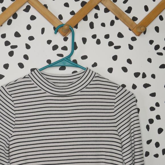 Cat & Jack White Striped Mock Neck Ribbed Girls Long Sleeve Shirt - Picture 2 of 6